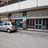 ...oltre all�asilo nido e alle scuole materna ed elementare situate in un palazzo adiacente